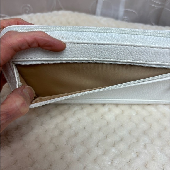 Guess Airlia Color Block Women’s Zip Around Wallet - Picture 9 of 12